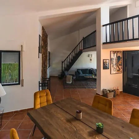 Дом отдыха Madmes House